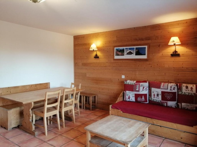 2 Bedrooms Apartment