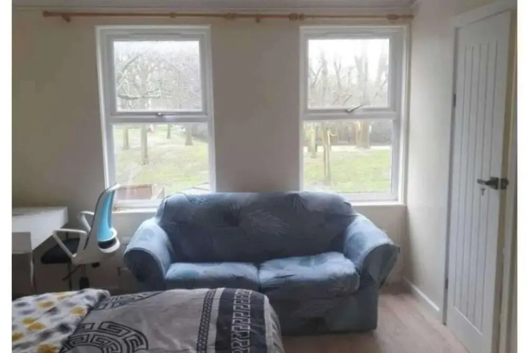 House - Sleeps 8 - Garden - Parking