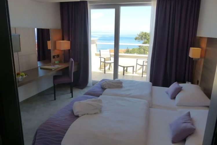 Premium Twin room with balcony and with sea view