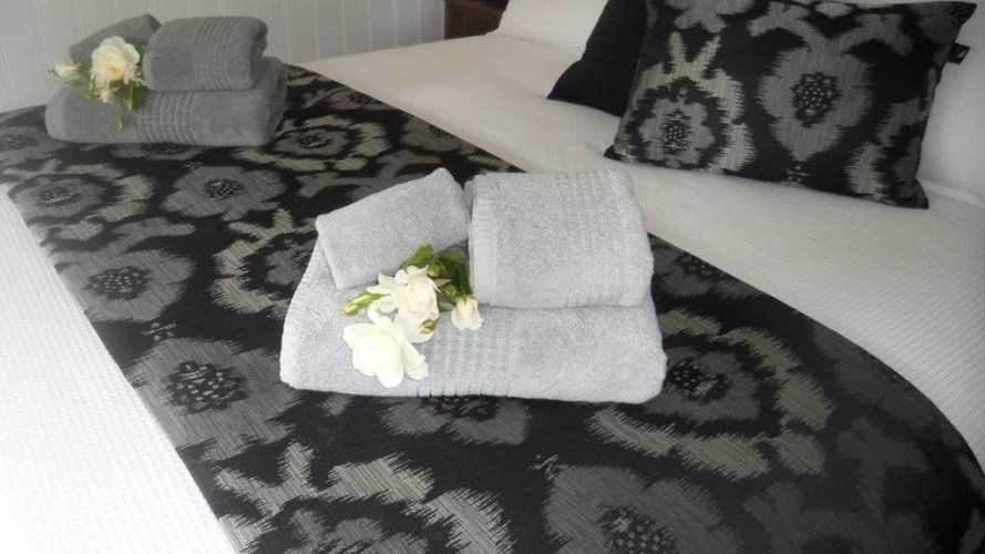 Creek Cottage Bed And Breakfast