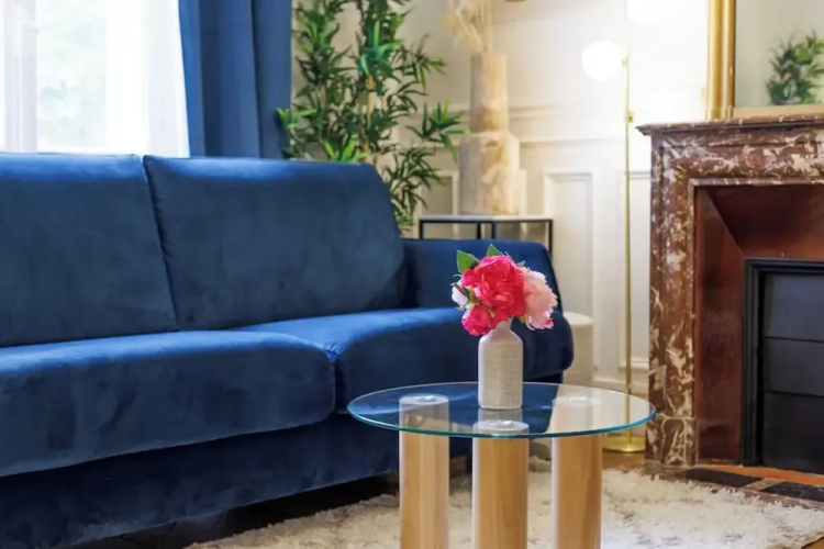 Chic and Refined Apartment