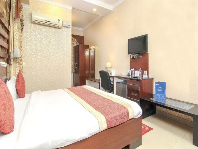 OYO Townhouse 183 Function Inn