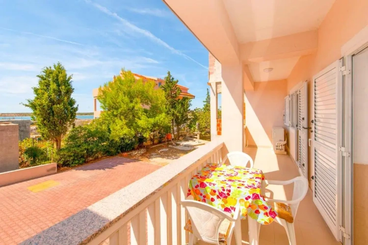 3 Bedrooms Apartment