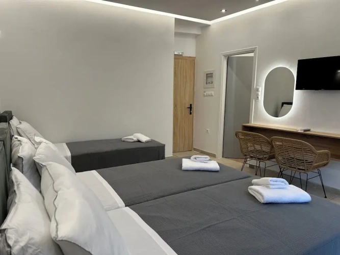 Standard Triple room