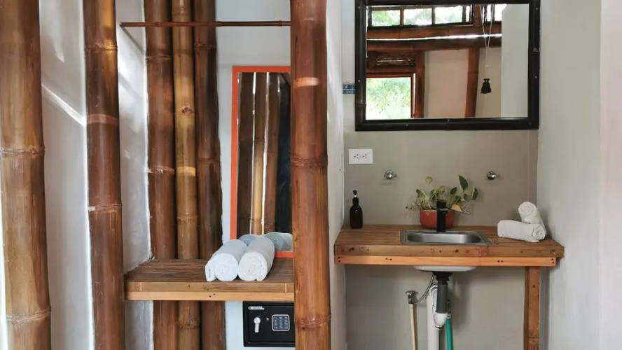Bamboo Surf House - Hostel