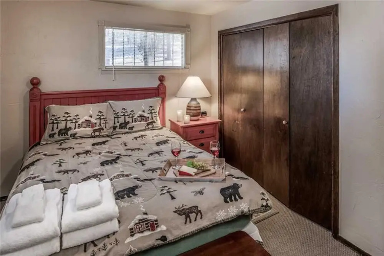 Bear Cave - Two Bedroom Cabin