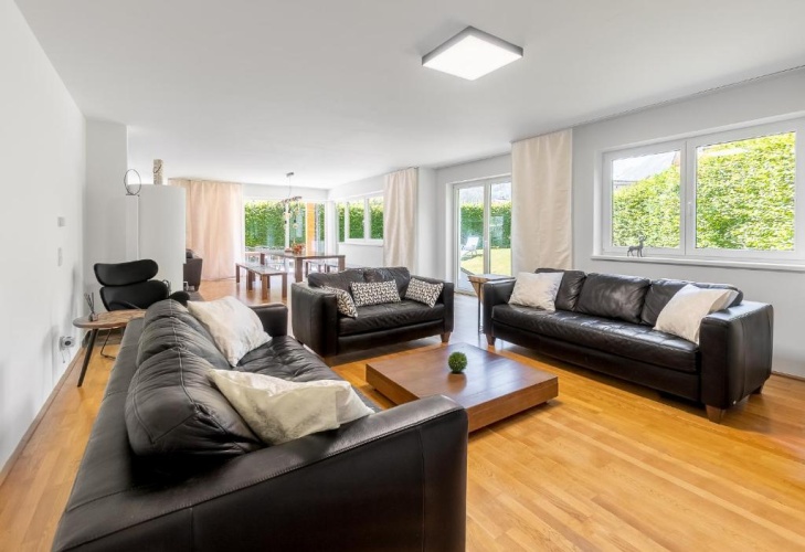 5 Bedrooms Cottage