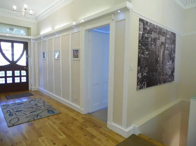 WEST END - Stunning, spacious, 3 bedroom, main door flat with private parking