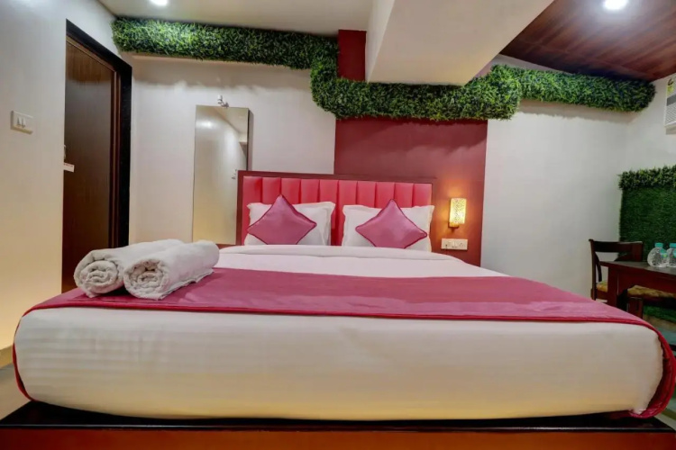 OYO 17371 Platinum Inn