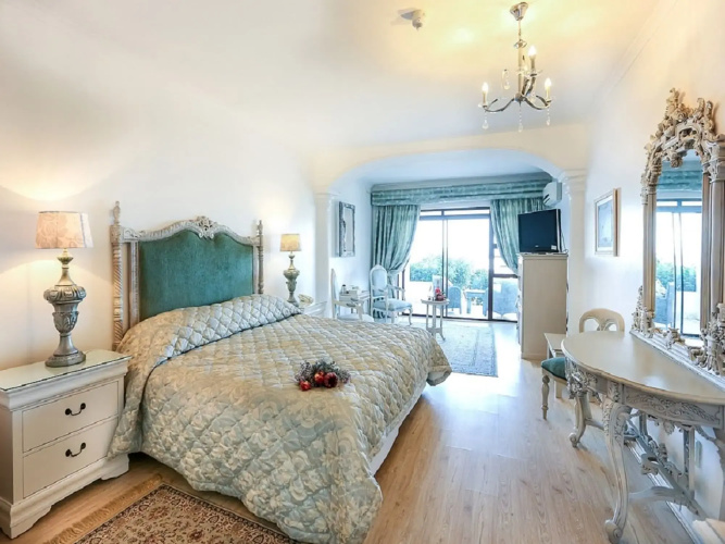 Misty Waves Boutique Hotel