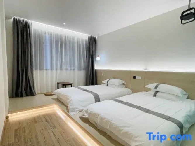 Standard Twin room with mountain view