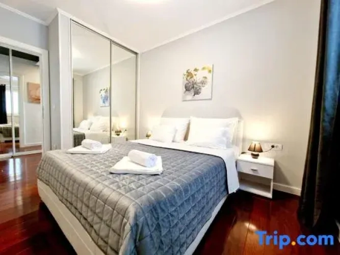 3 Bedrooms Apartment