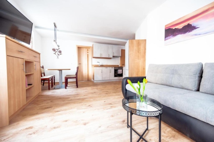 2 Bedrooms Apartment