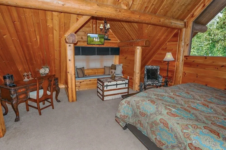 Mountaintop Paradise - 4 Br cabin by RedAwning