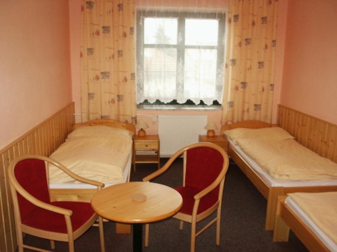 Standard Triple room
