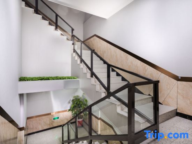 Mijia Youth Hotel