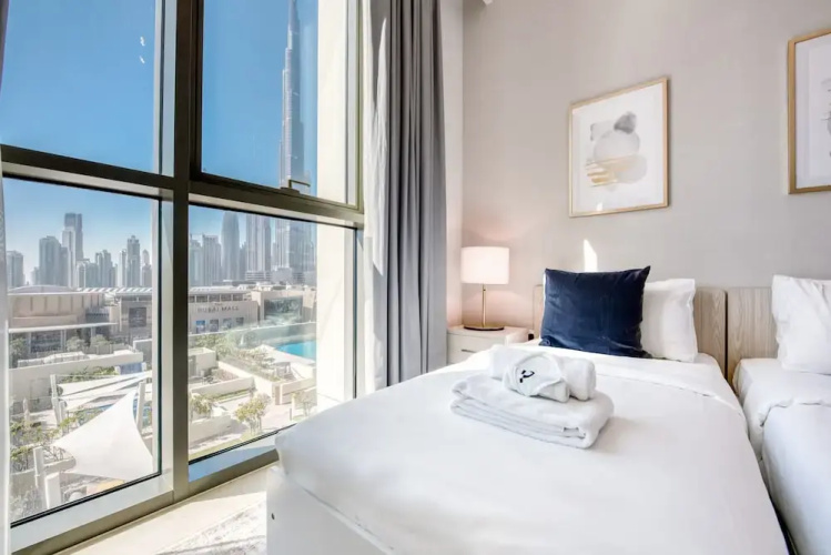 1205 Downtown Views