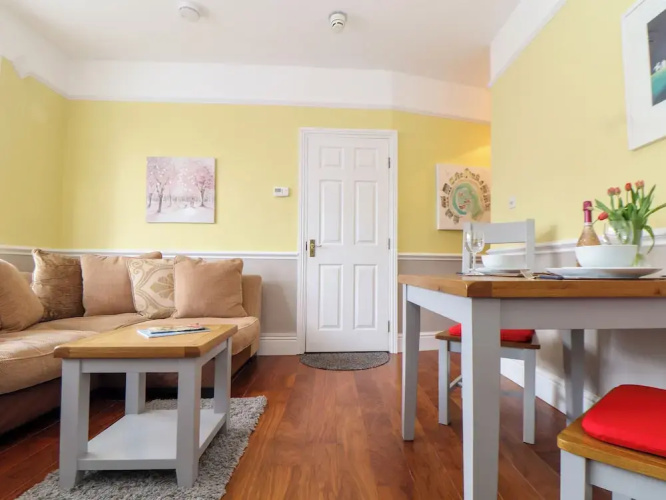 Flat 1 Niles Place