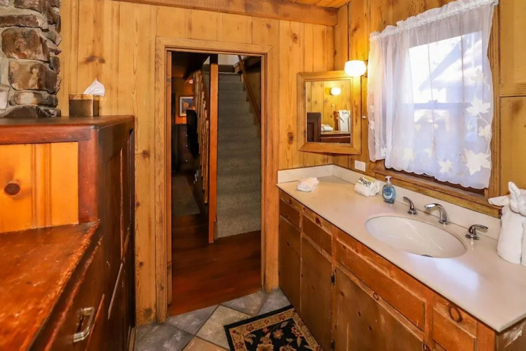 Cozy Vintage Cabin
