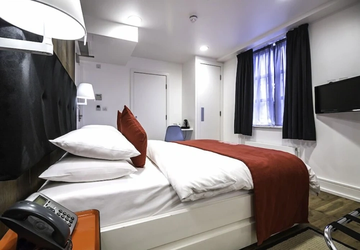 Superior Double room with city view