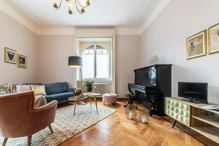 ALTIDO Sophisticated 3-bed flat with desk
