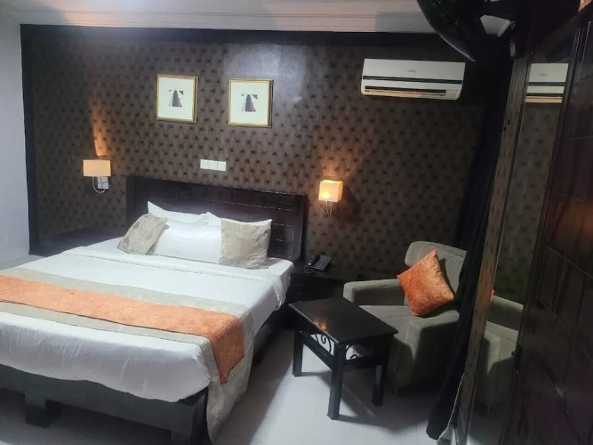 New Land Luxury Hotel