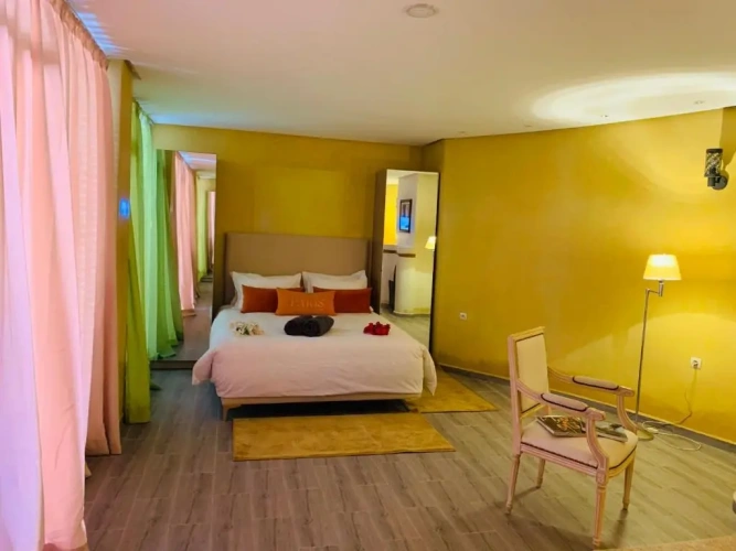 Deluxe Apartment