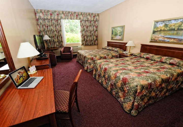 Adam's Airport Inn