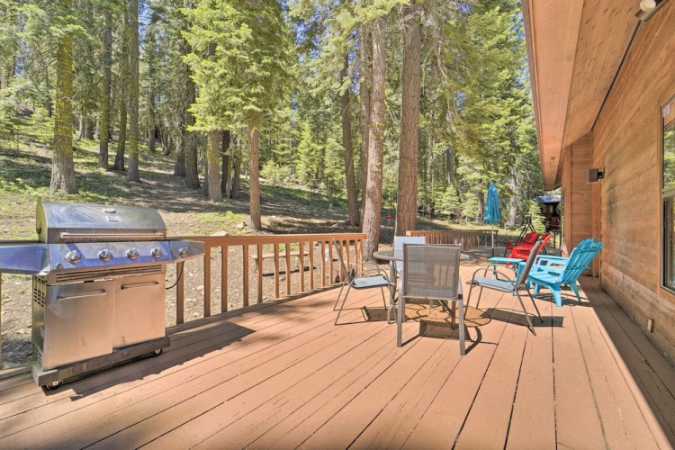 Wraparound Deck & Pool Access: Truckee Cabin
