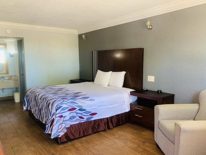 OYO Hotel Crowley LA I-10