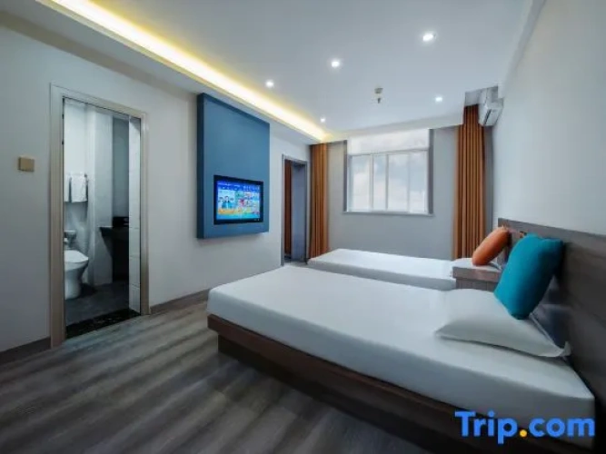 Standard Double room with street view