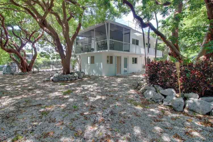 Steps to Gulf: Sleek Top-floor Apt in Tavernier!