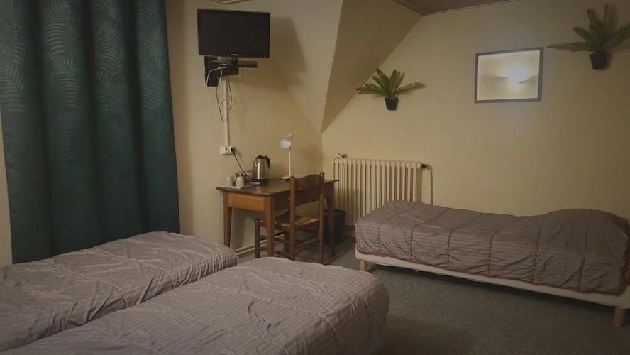 Standard Triple room