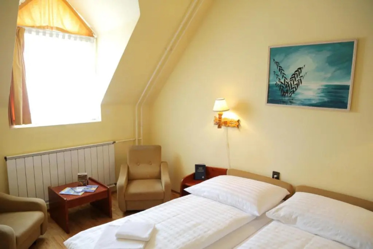Hotel Bara Junior