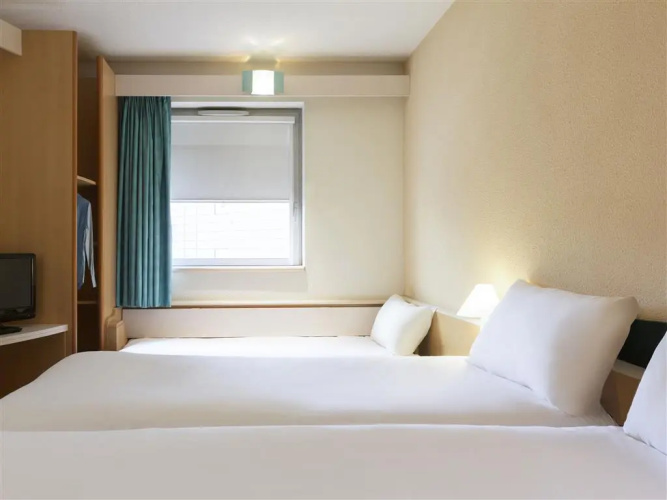 ibis Lyon Est Bron