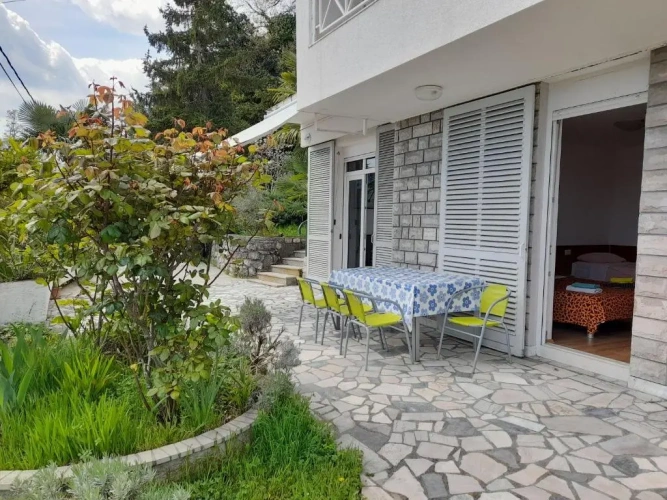 2 Bedrooms Apartment with sea view