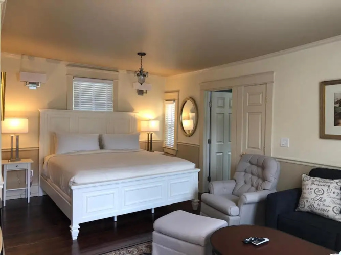 Bellevue Manor