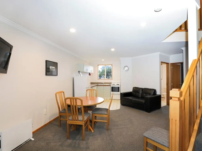 3 Bedrooms Apartment
