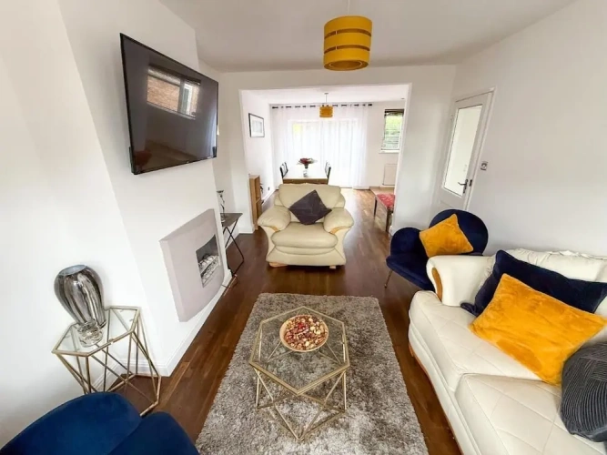 4 Bedrooms Apartment with garden view