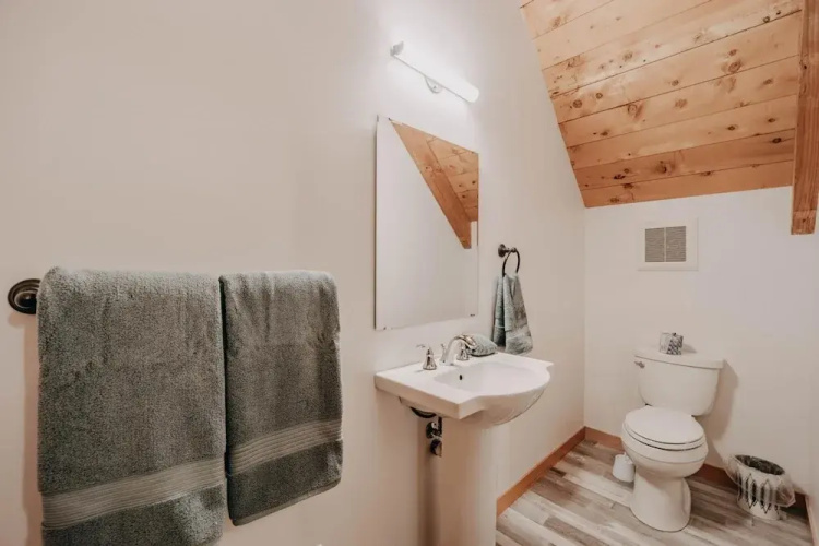 Mt. Baker Lodging Cabin 48 (Sleeps 5)