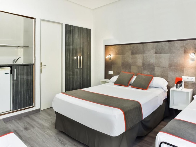 Standard Triple room