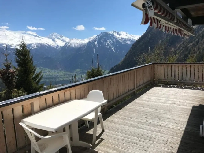 2 Bedrooms Chalet