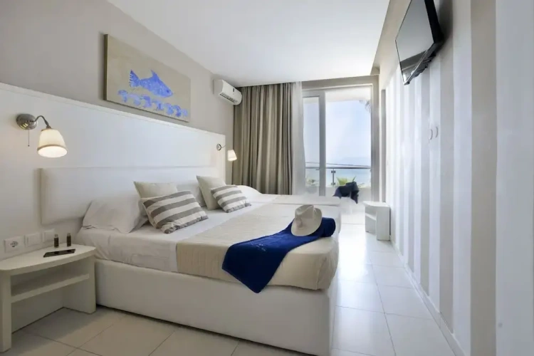 Standard Triple room with balcony and with sea view