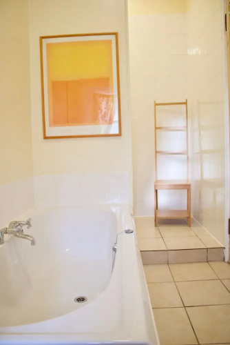 2 Bedroom Stockbridge Flat