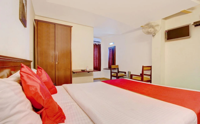 OYO Flagship 8002 I Cloud Sri Sai Inn