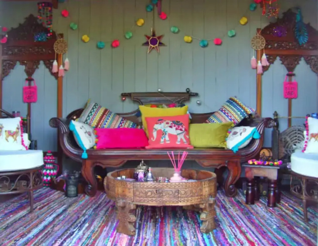 Shepherd's Hut in Romsey With Fire Pit