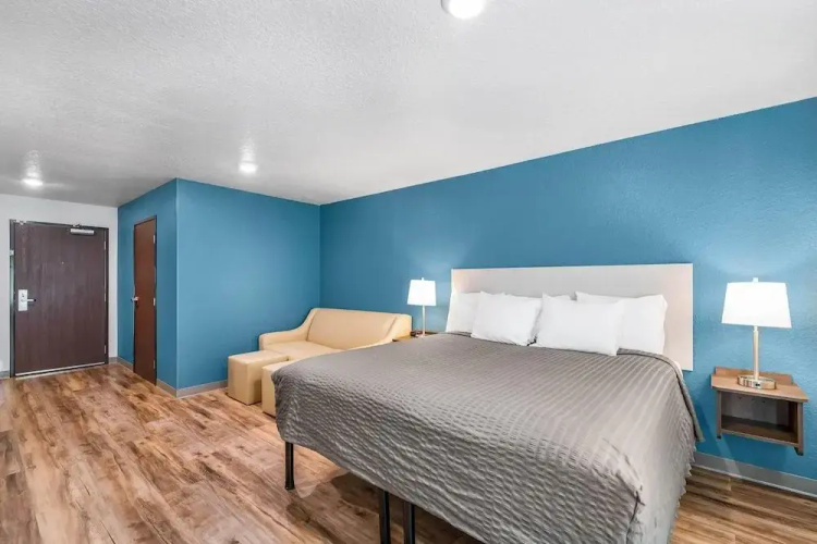 WoodSpring Suites Davenport
