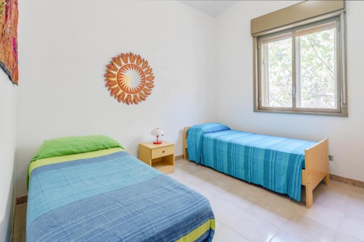 2 Bedrooms Villa