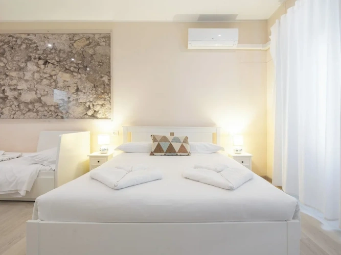Deluxe Triple room with city view