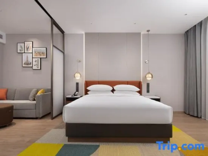 Deluxe Sextuple Suite